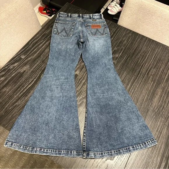 Wrangler Retro High Rise Flare Blue Jeans, Size 27 - Picture 10 of 12